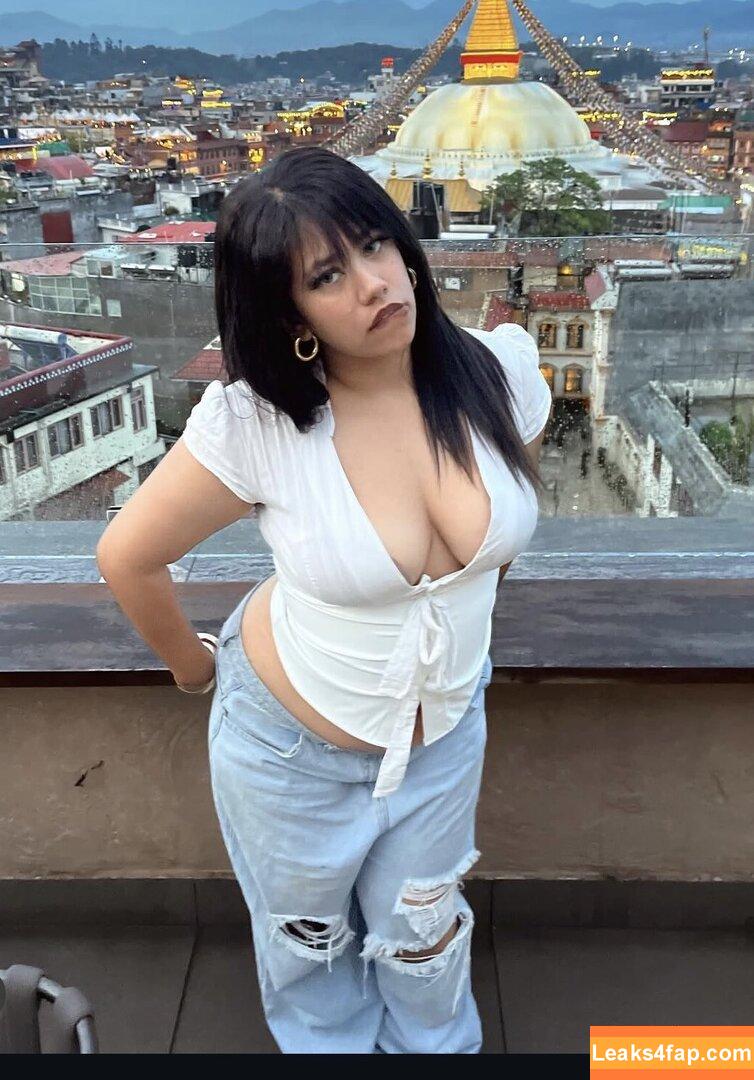 Oshika Khadka / thrift_with_oshi / youlookdeliciousssss leaked photo photo #0004