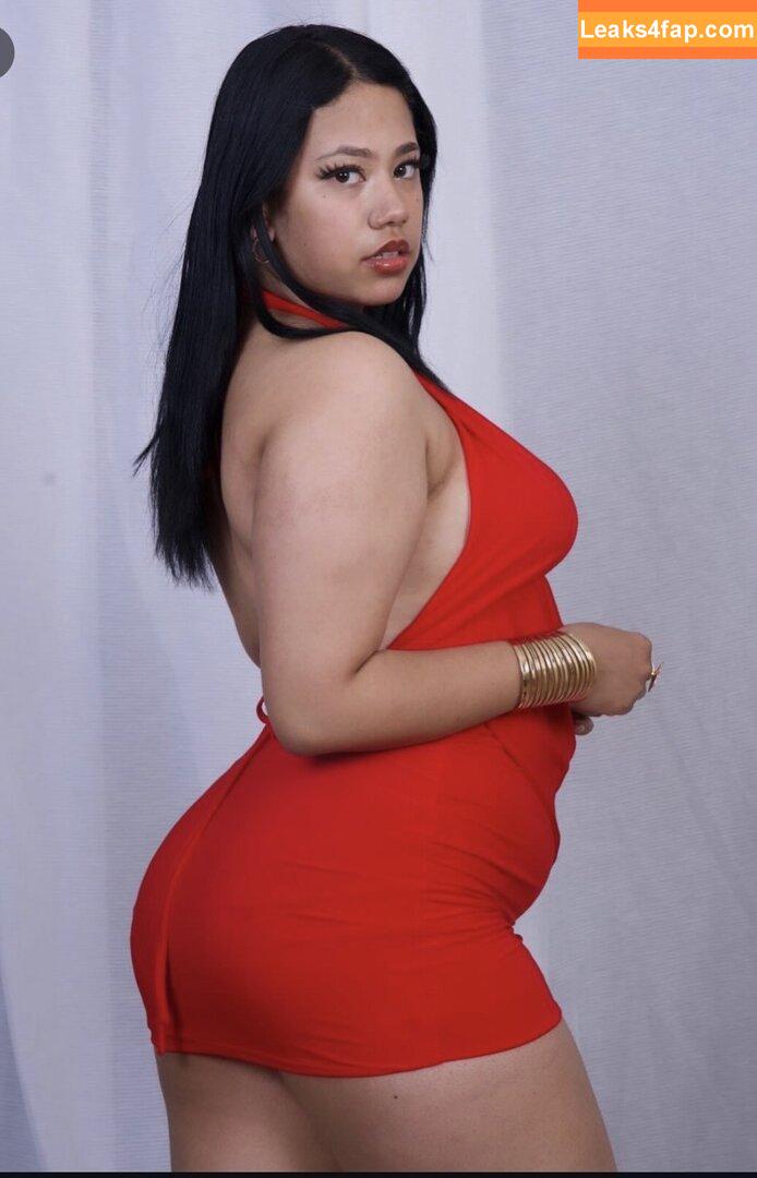 Oshika Khadka / thrift_with_oshi / youlookdeliciousssss leaked photo photo #0005