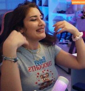 Özge Azunyan photo #0060