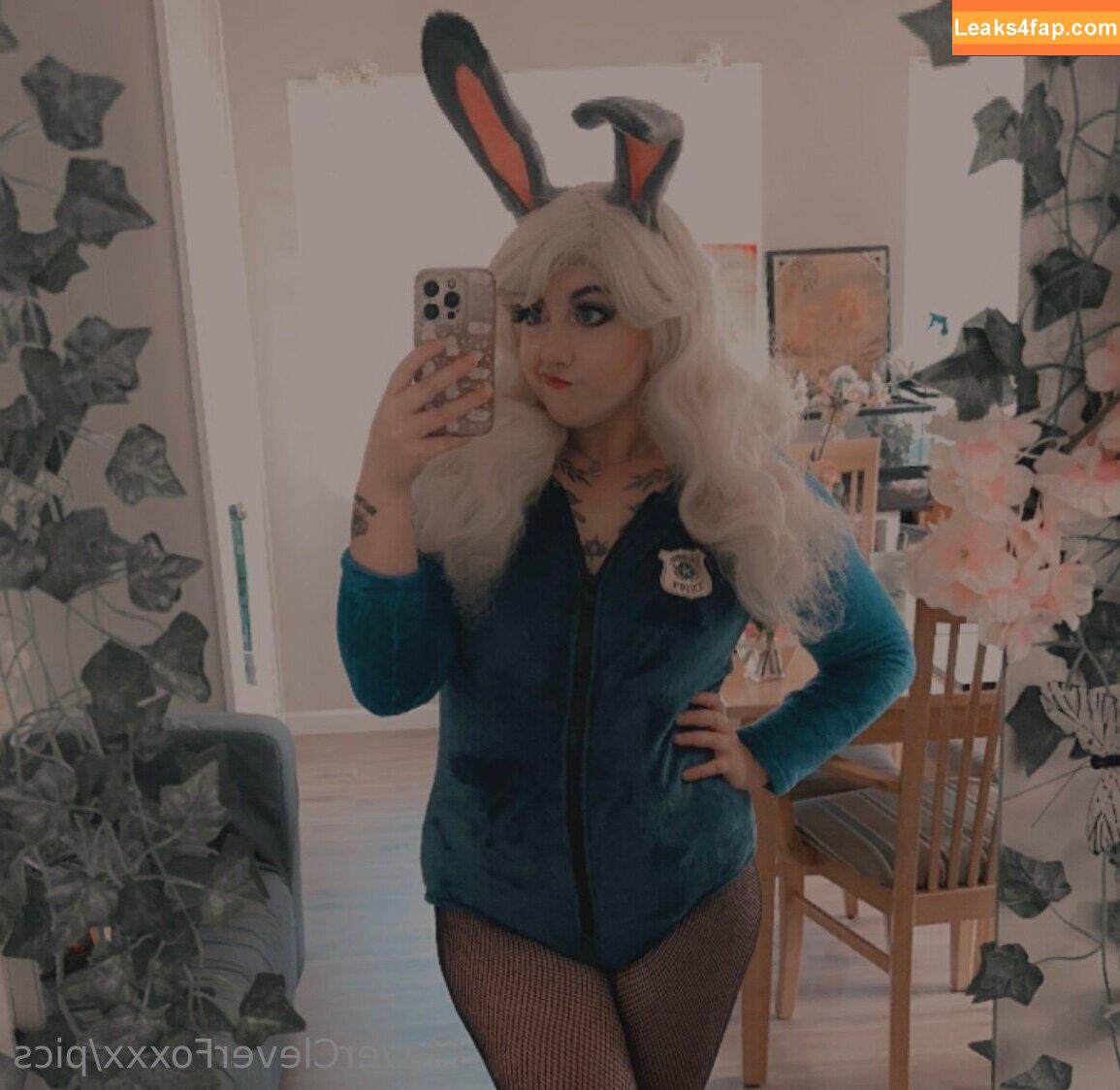 p3achyfoxxxfree /  leaked photo photo #0001