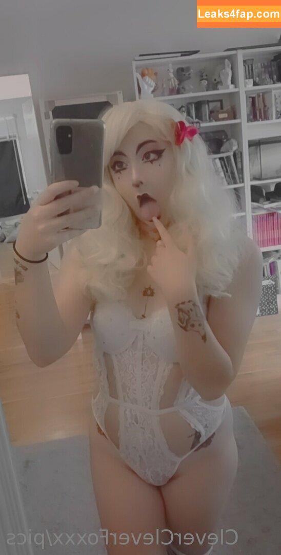 p3achyfoxxxfree /  leaked photo photo #0011