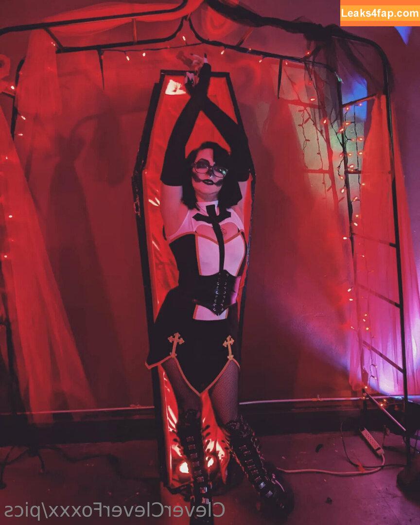 p3achyfoxxxfree /  leaked photo photo #0019