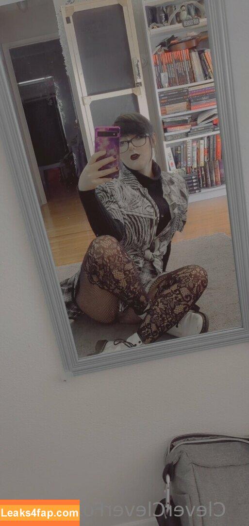 p3achyfoxxxfree /  leaked photo photo #0021