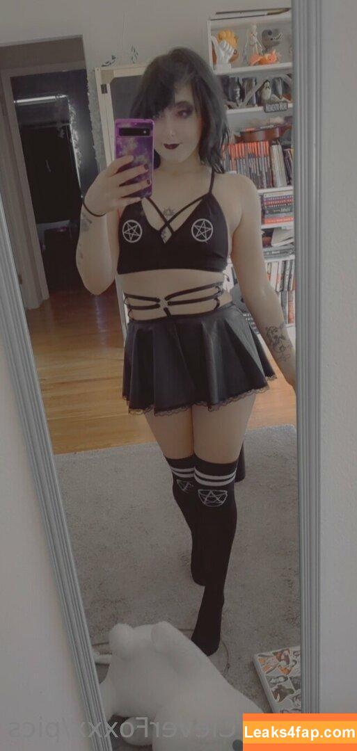 p3achyfoxxxfree /  leaked photo photo #0022