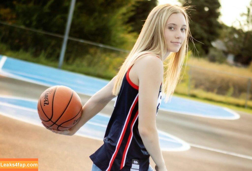 Paigebueckers /  leaked photo photo #0015
