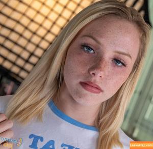 Pale Freckled Girls photo #0011