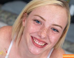 Pale Freckled Girls photo #0013