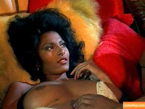 Pam Grier photo #0080