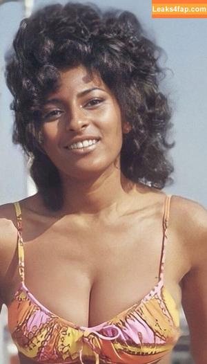 Pam Grier photo #0093