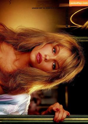 Pamela Anderson photo #0696