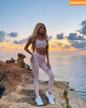 Pamela Reif photo #0010