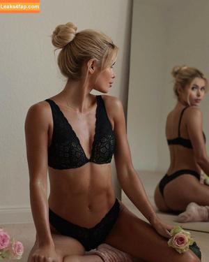 Pamela Reif photo #0039