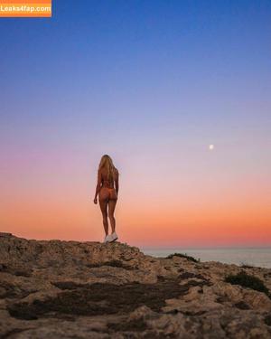 Pamela Reif photo #0109