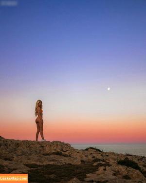 Pamela Reif photo #0110