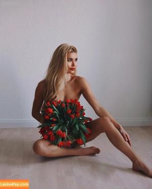Pamela Reif photo #0161