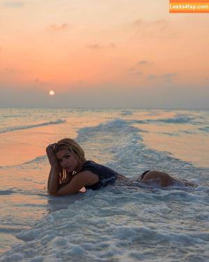 Pamela Reif photo #0183