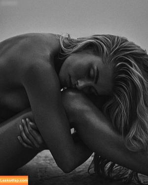 Pamela Reif photo #0236