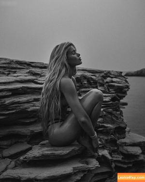 Pamela Reif photo #0237
