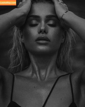 Pamela Reif photo #0238