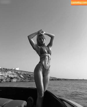 Pamela Reif photo #0245