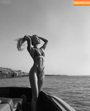 Pamela Reif photo #0248