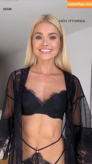 Pamela Reif photo #0277