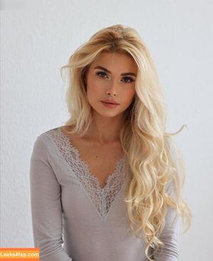 Pamela Reif photo #0387
