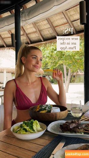 Pamela Reif photo #0460