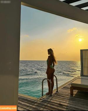 Pamela Reif photo #0518