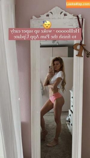 Pamela Reif photo #1051