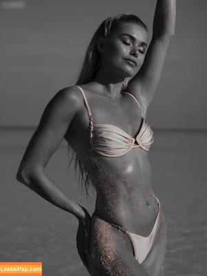 Pamela Reif photo #1076