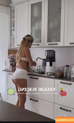 Pamela Reif photo #1104