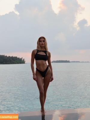 Pamela Reif photo #1107