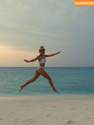 Pamela Reif photo #1109