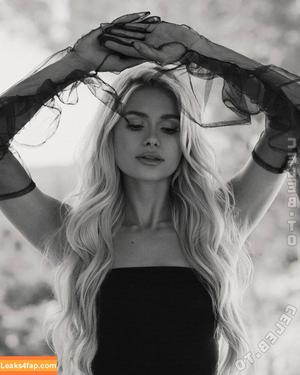 Pamela Reif photo #1128