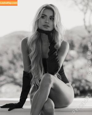 Pamela Reif photo #1129