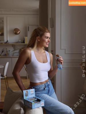 Pamela Reif photo #1132