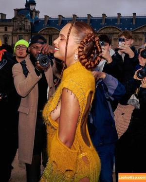Paola Locatelli photo #0168