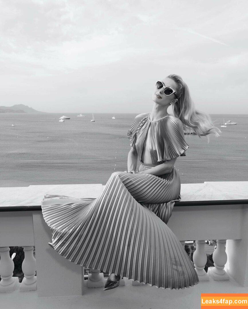 Paris Hilton / https: / parishilton leaked photo photo #0157