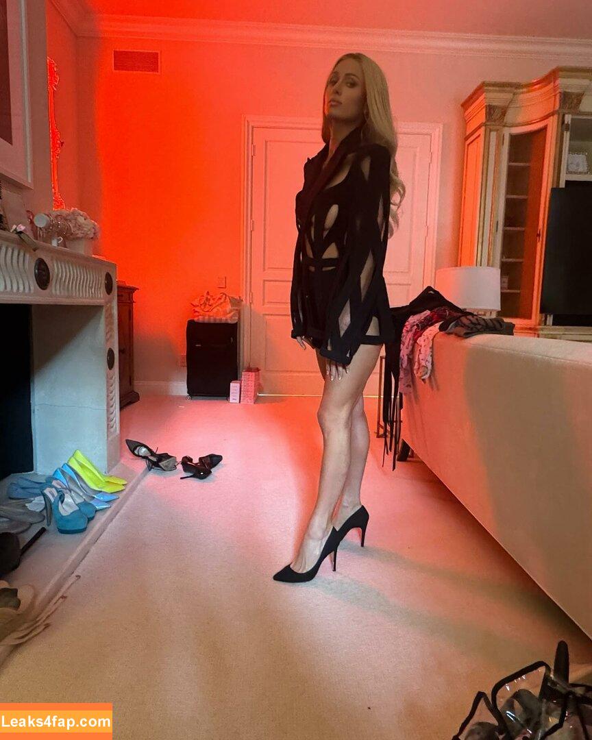 Paris Hilton / https: / parishilton leaked photo photo #0389