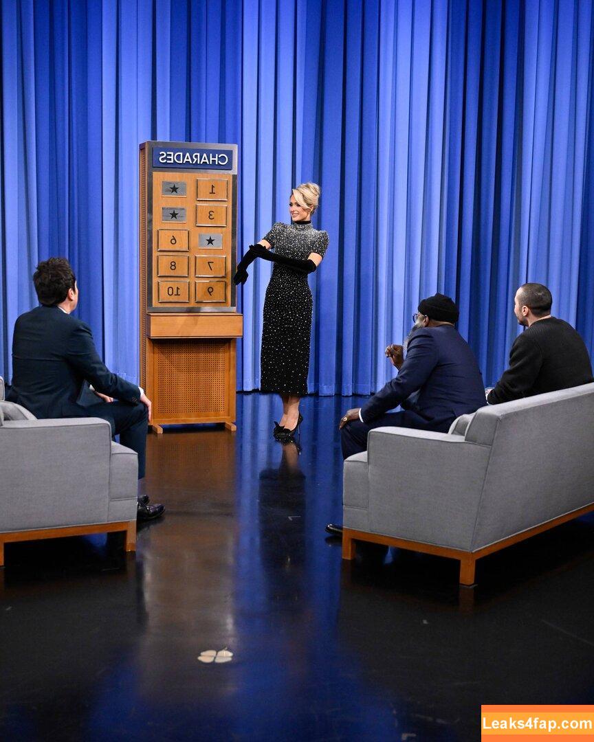 Paris Hilton / https: / parishilton leaked photo photo #1954