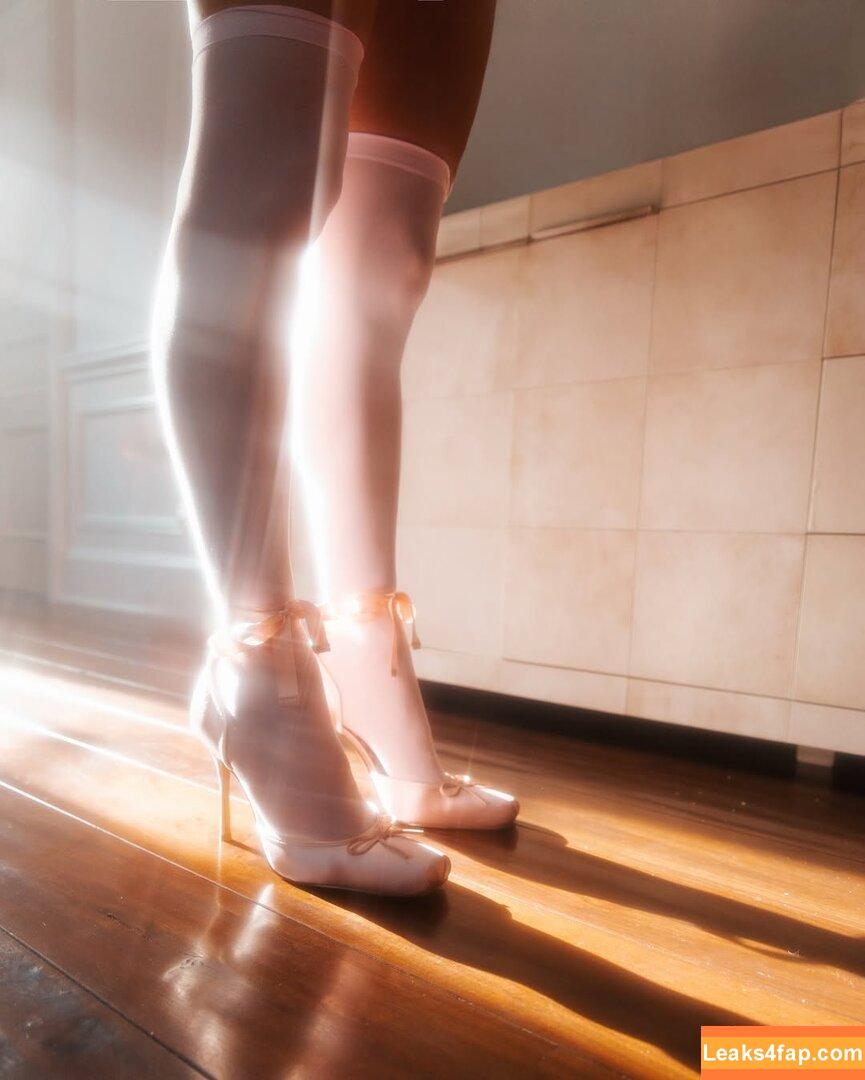 Paris Hilton / https: / parishilton leaked photo photo #2000