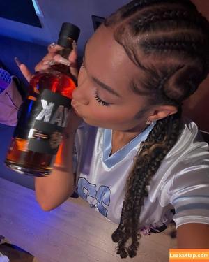 Parker McKenna Posey фото #0264