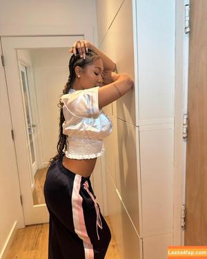 Parker McKenna Posey фото #0268