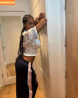 Parker McKenna Posey фото #0269