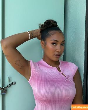 Parker McKenna Posey фото #0275