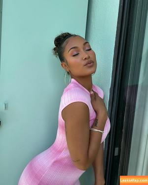 Parker McKenna Posey фото #0276