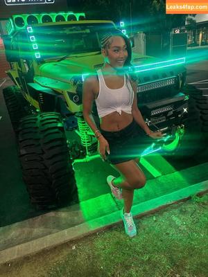 Parker McKenna Posey фото #0311
