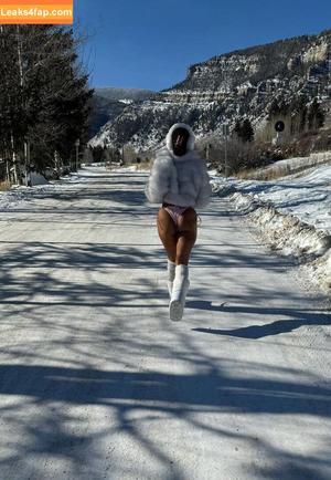 Parker McKenna Posey photo #0320