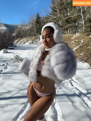 Parker McKenna Posey photo #0322